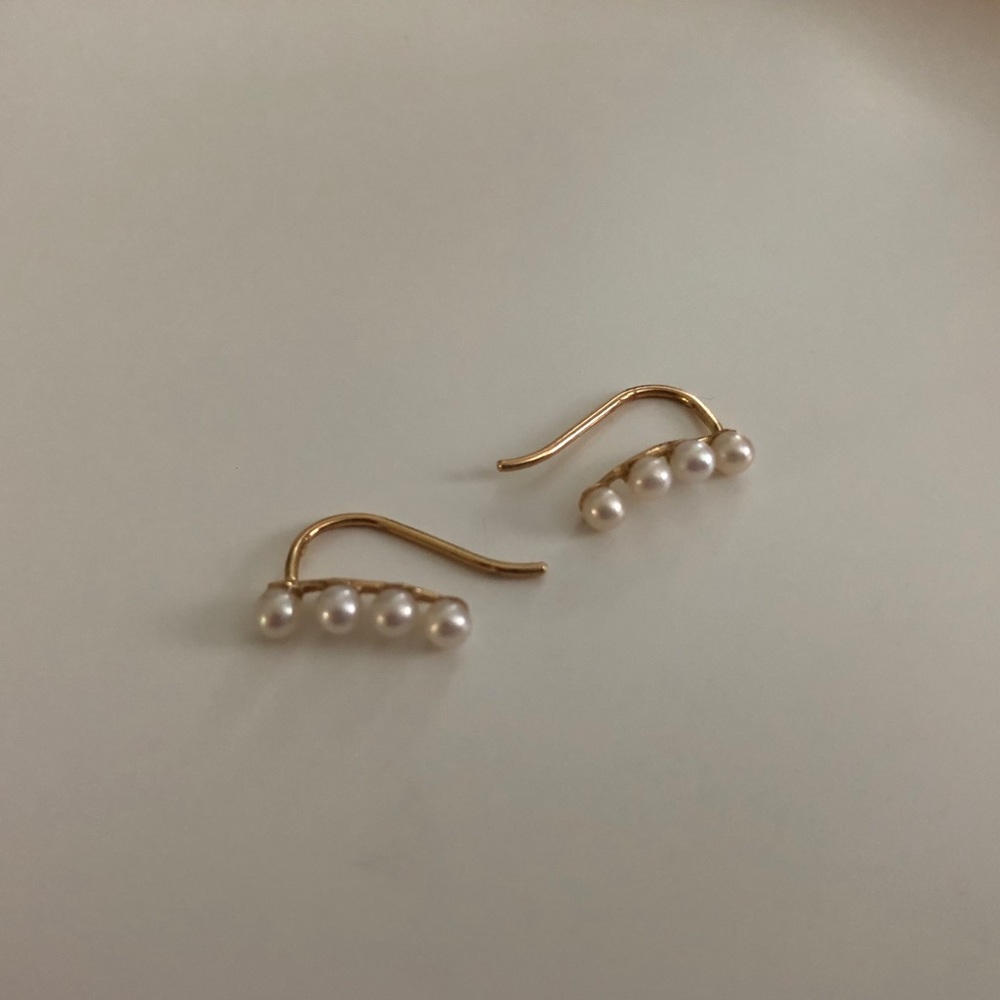 Mejuri Pearl Ear Climbers